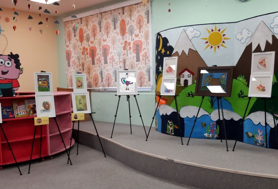 نمایشگاه نقاشی کودکان و نوجوانان در کتابخانه مرکزی قم